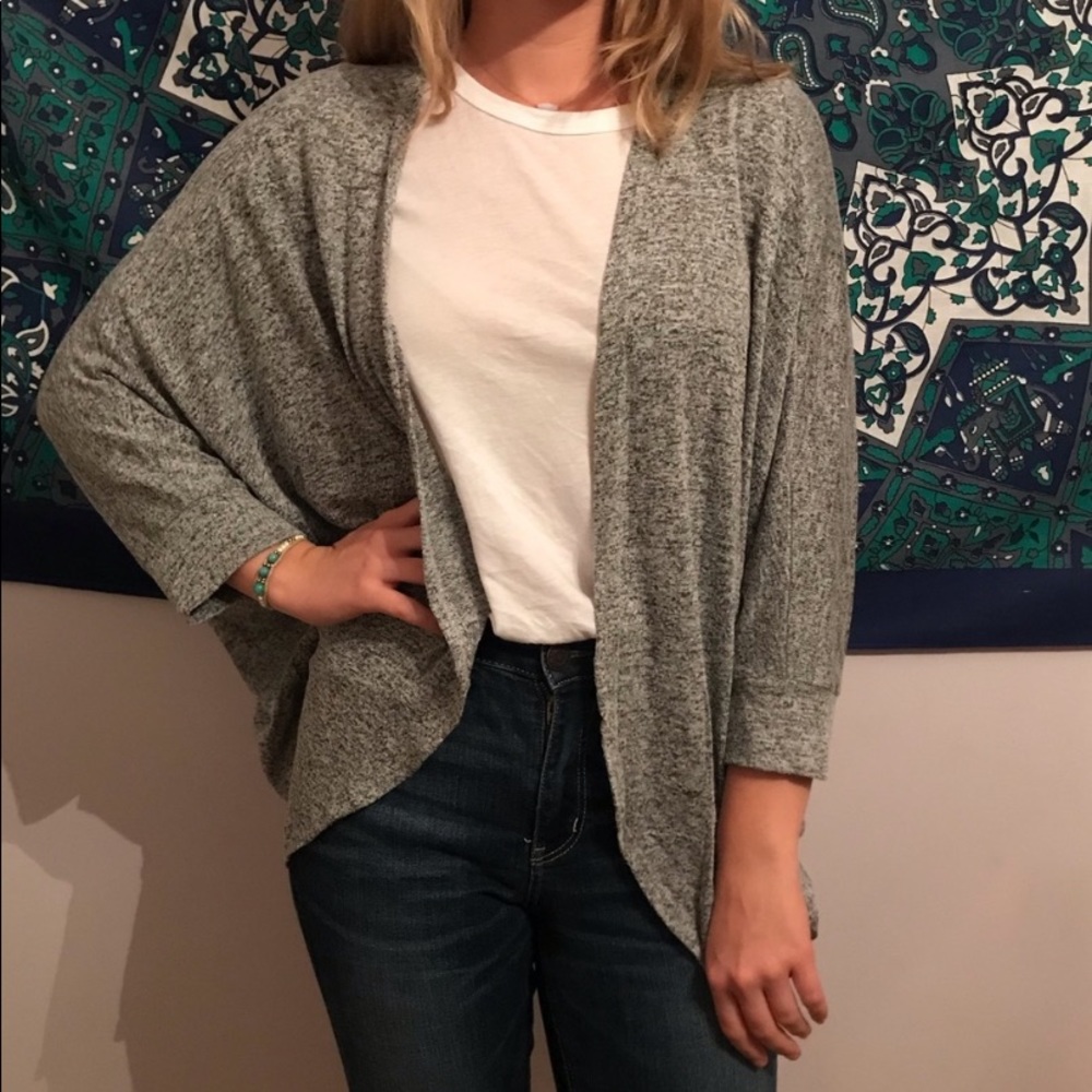 Gray mid sleeve